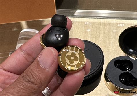 custodia pc louis vuitton|louis vuitton horizon earbuds.